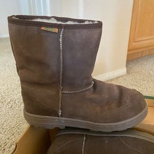 Never worn, relax fit short boots for men! Australian boots for Men.